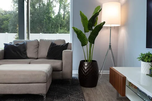 Vista 7 de Balkene Home La mesa de taburete de metal Braga es una verdadera pieza multifuncional, que sirve como taburete, mesa ocasional, maceta o contenedor