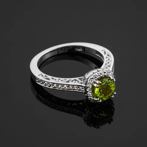 Vista 3 de Anillo de compromiso de oro blanco de 10 k con halo de diamantes y piedra natal de agosto (talla 7), Oro, blanco, oro blanco de 10 k, Peridoto