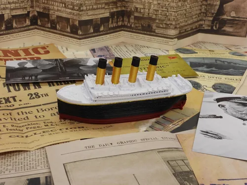 Vista 8 de Modelo de bañera flotante RMS Titanic (solo modelo de bañera italiana)