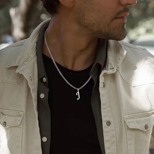 Vista 6 de LUXEJEW Collares con inicial de cadena cubana de oro para hombres, dije de letra, collar con inicial para hombres, niños y mujeres, collares