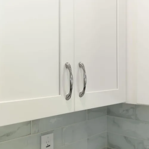 Vista 3 de Modket Valentina Series - Tirador clásico sólido para gabinete de cocina, 5 pulgadas de longitud total, 3-3/4 pulgadas entre agujeros centrales