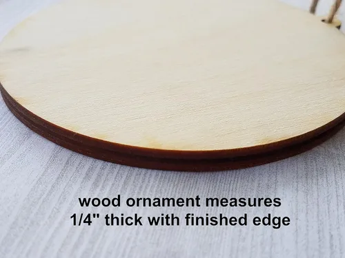 Vista 4 de Regalo divertido para hombre y hombre, adorno de madera de Navidad para hombres reales con diseño original hecho a mano