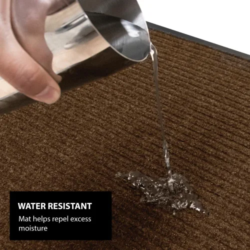 Vista 4 de UNIMAT Tapete de protección de tráfico, 3 x 5 pies, resistente e impermeable, resistente a las manchas y a la decoloración, parte trasera de goma