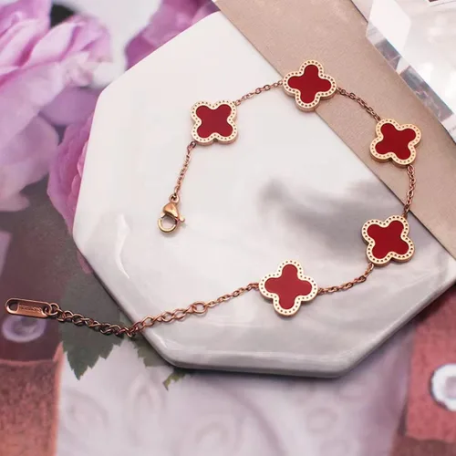 Vista 3 de Juego de pulseras de trébol de la suerte para mujer, chapadas en oro de 18 quilates, joyería simple y bonita para mujeres y niñas, regalo (rojo)
