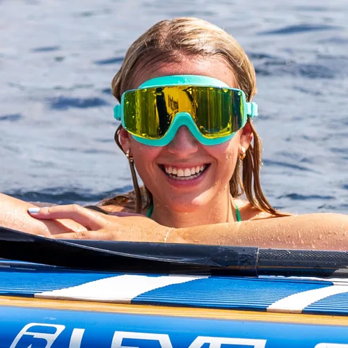 Vista 8 de ÆRA Gafas de natación Frameless Ultralight™ Emerald – Patente pendiente, lente nanotecnológica antivaho 100% protección UV para surf, SUP, moto