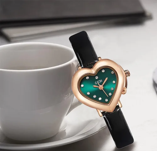 Vista 5 de MASTOP Reloj de lujo para mujer, con forma de corazón, correa de piel, cuarzo, impermeable, elegante, informal, para mujer