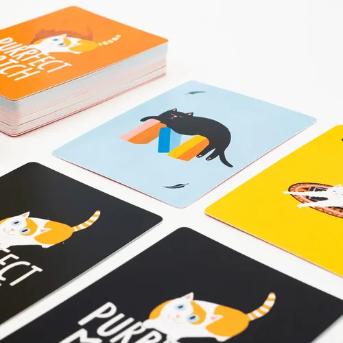Vista 2 de Greater Than Games Purrfect Match Juego de cartas familiar Perfecto para amantes de los gatos 2 a 4 jugadores 20 minutos A partir de 8
