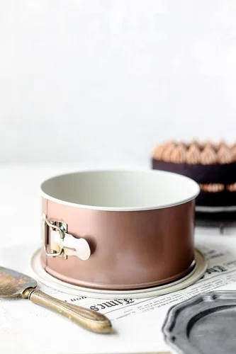Vista 5 de Patisse Ceramic Series Deep Round Springform Pan con doble revestimiento de cerámica antiadherente, 7-1/8" y 3-1/4", blanco/cobre