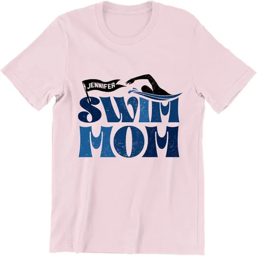 Vista 2 de Camiseta personalizada para mamá con nombre de jugador personalizado para amantes de la natación, equipo de natación, mamá, deportes, mamá, camisas