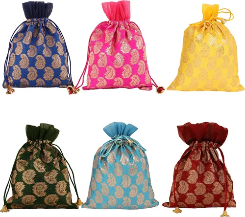 Vista 11 de Touchstone Bolsas de cordón tradicionales indias hechas a mano en tejido brocado con patrón de hojas de ficus. Perfecto para regalos, joyas, bodas