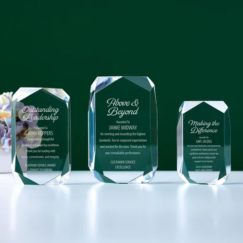 Vista 5 de Baudville Trofeo acrílico grabado con corte de gema – Mediano – Premio al logro de jubilación de empleados – Grabado personalizado de hasta tres