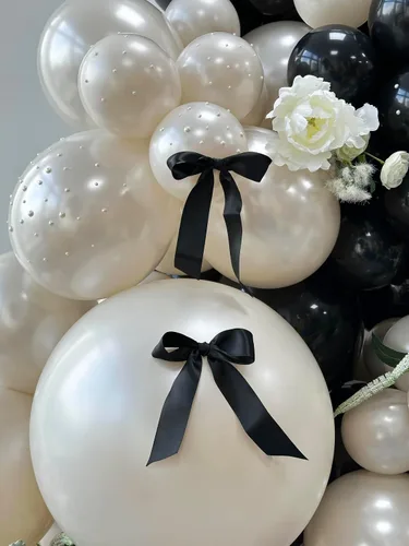 Vista 7 de Kit de arco de globos de 185 piezas negros y de arena de perlas doble relleno con lazos y perlas de imitación, globos negros y blancos