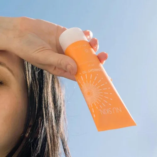 Vista 4 de Nu Skin Sunright - Protector solar facial y corporal SPF 50 Amplio espectro 3.4 onzas líquidas No grasa y resistente al agua hasta 80 min