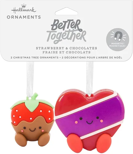 Vista 3 de Hallmark Better Together Adornos Magnéticos de Navidad de Fresa y Chocolate para Árbol, Juego de 2