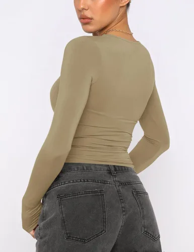 Vista 5 de AKEWEI Camisetas cortas de manga larga para mujer, paquete de 2 unidades, trajes de otoño para salir, lindas camisetas básicas ajustadas
