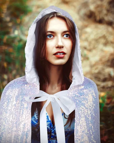 Vista 5 de Suhine Capa de lentejuelas con capucha de princesa Cosplay Blanco deslumbrante
