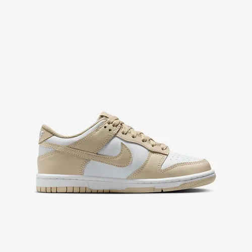 Vista 427 de Nike Kid's Dunk Low Sneaker