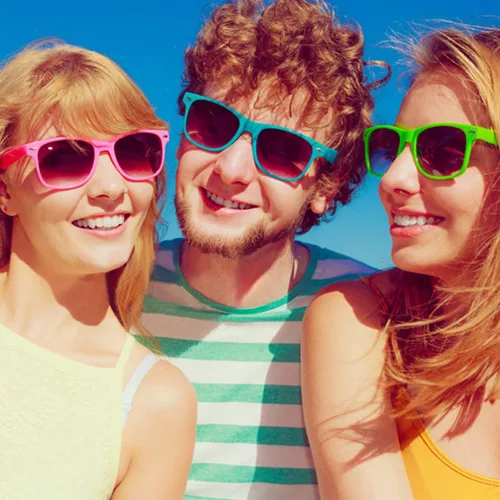 Vista 6 de Suministros para regalos de fiesta de colores neón Paquete de 8 gafas de sol unisex