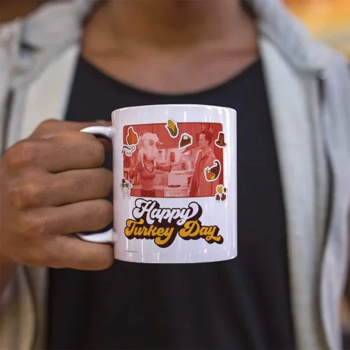 Vista 121 de Trend Setters Friends the Television Show – 25 años – Mercancía oficial – Taza de café o té de cerámica blanca de 11 onzas – perfecta para regalar