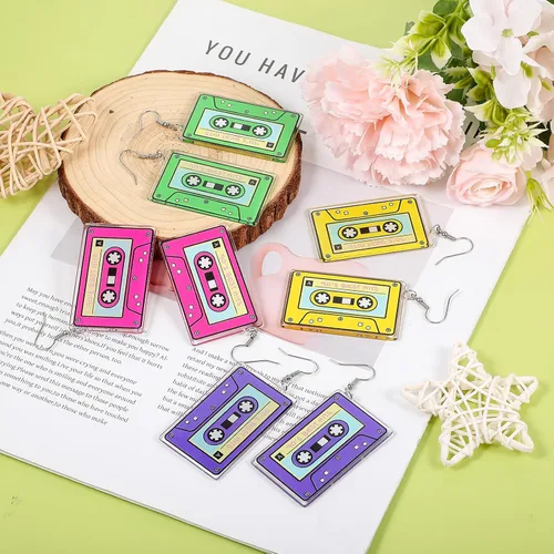 Vista 6 de 4 pares de aretes de los años 80 y 90 para mujer, aretes acrílicos con cinta de casete, coloridos aretes retro ligeros de neón de los años 80 y 90