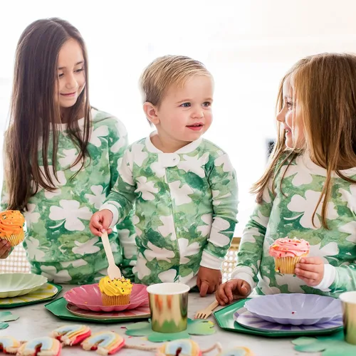 Vista 3 de Burt's Bees Baby Pijama de algodón orgánico para niñas, conjunto de pijama 100% algodón para niños pequeños y niños, tela suave y elástica Trébol