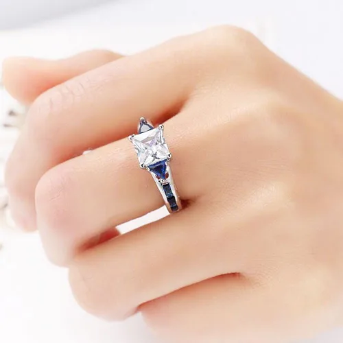 Vista 4 de Anillo de cristal XAHH abierto, hueco, con circonio cúbico CZ, un zafiro azul, con triángulos y cuadrados, enchapado en platino para mujer