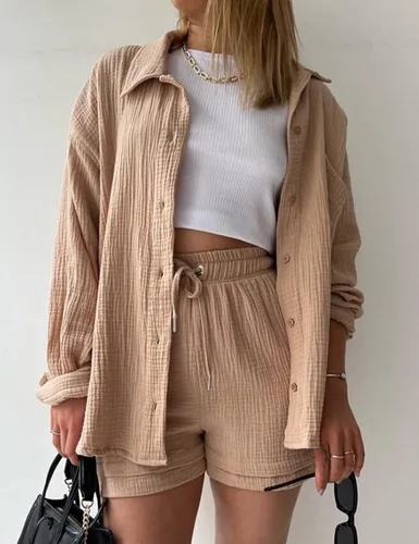 Vista 2 de Arssm Conjunto de camisa de manga larga con botones y pantalones cortos para mujer, conjunto de camisa de primavera