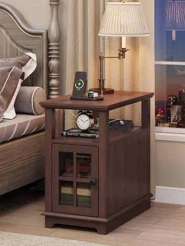 Vista 2 de HIFYOBRO Mesa auxiliar estrecha con estación de carga, diseño abatible, puertos y tomas de corriente tipo C y USB, estante ajustable para Marrón