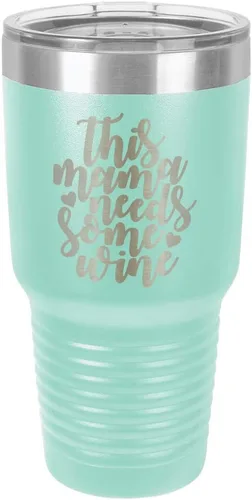 Vista 20 de Taza de viaje con texto en inglés "This Mama NEEDS SOME WINE 30oz con pajita grabada con láser, con divertidas citas en comparar con Yeti Rambler