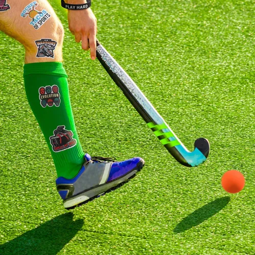 Vista 5 de Hungdao 98 piezas de recuerdos de fiesta de hockey incluyen 12 lápices de hockey sobre hielo con borrador, 12 bolas de rodilla de espuma, 12