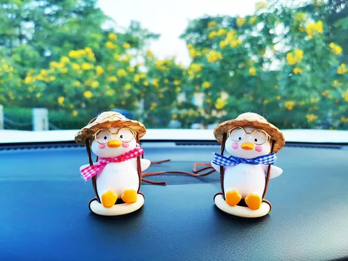 Vista 6 de Colgante de pato en columpio para automóvil, decoración linda para el auto, regalo para el espejo retrovisor y accesorios para colgar en el espejo