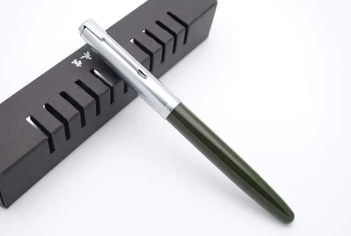 Vista 2 de czxwyst Pluma estilográfica Vacumatic con tapa de acero 601A (verde militar con ventana de tinta)