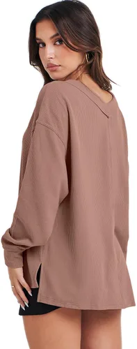 Vista 4 de ANRABESS Camisas de manga larga de gran tamaño para mujer, sudadera con hombros descubiertos, holgada, cuello en V, suéter alto y bajo 2025