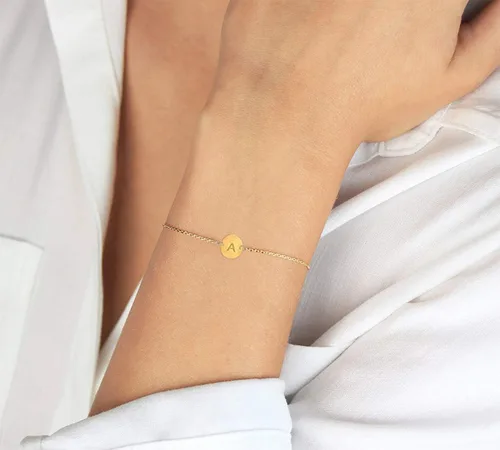 Vista 5 de Pulsera personalizada con inicial, chapada en oro de 18 quilates, de acero inoxidable, con diseño de letras, delicada pulsera con dije de moneda