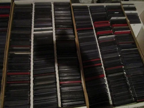 Vista 3 de Lote de cartas 200 YuGiOh ¡15 raras y 10 holos! Bono gratis de Yugioh ¡Colector de estaño!