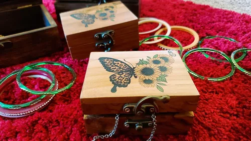 Vista 2 de JB&C Premium Caja de joyería pequeña de girasol y mariposa, caja de recuerdo para niñas, mujeres, idea de regalo, adornos para amantes