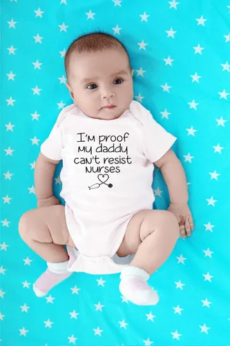 Vista 4 de CBTwear I'm Proof My Daddy Can't Resist Nurses - Regalos divertidos para papá para ser - Lindo body de bebé de una pieza