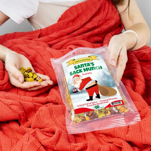 Vista 6 de Santa's Sack Munch Spicy Trail Mix - Divertido diseño de Papá Noel de luna - Regalos comestibles para hombres - Mezcla picante, fabricado