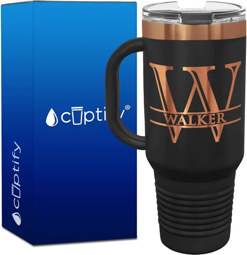 Vista 13 de Vaso personalizado de regalo de cumpleaños para mujeres y hombres, con monograma de escritura dividida, inicial y nombre grabado en negro, taza