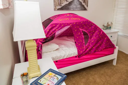 Vista 7 de Pacific Play Tents castillo secreto, Castle, Amarillo