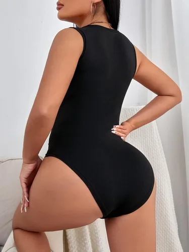 Vista 2 de WDIRARA Body sin mangas con estampado de labios y cuello redondo para mujer