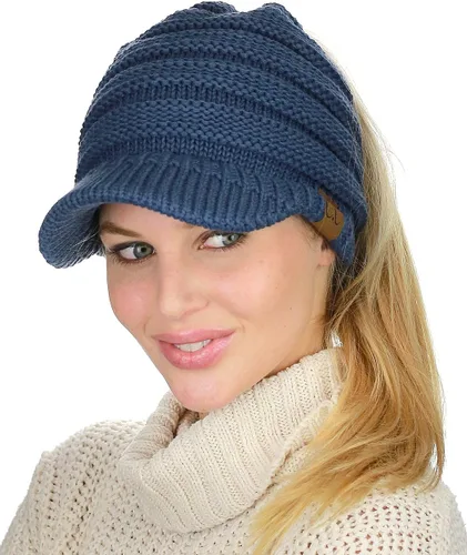 Vista 2 de C.C Gorro tejido con visera y orificio para cola de caballo