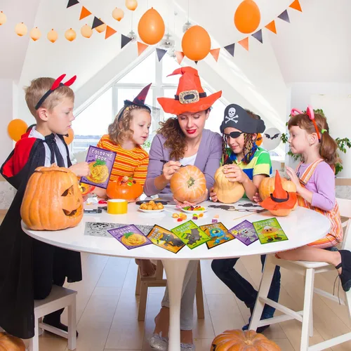Vista 8 de The Dreidel Company Libros para colorear de Halloween (paquete de 12) recuerdos de fiesta para niños, relleno de bolsas de golosinas de Halloween