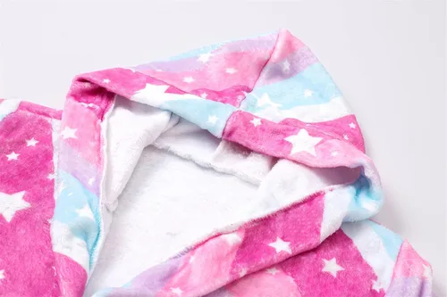 Vista 3 de SHUCHENG Bata de baño de forro polar con capucha para niñas, suave y mullida, para regalos, de 2 a 12 años
