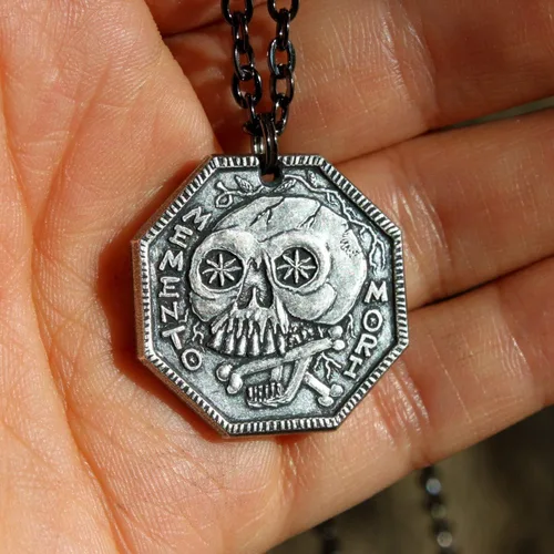 Vista 4 de Collar Memento Mori Silver Colgante de plata fina 999 con recordatorio estoico