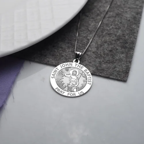 Vista 5 de PicturesOnGold.com Medalla religiosa de San Juan Bautista, tamaño de níquel de 34 pulgadas, plata de ley, joyería de protección, regalos cristianos
