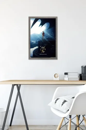 Vista 6 de Trends International DC Comics Movie The Flash - Póster de pared de una hoja, 22.4 pulgadas de largo x 14.7 pulgadas, versión enmarcada de madera