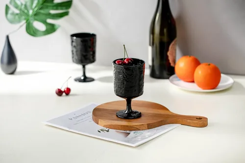 Vista 3 de KX-WARE Copas de vino de acrílico Iceberg de propósito múltiple, copas de vino de plástico con tallo de 12 onzas, juego de 8 negras
