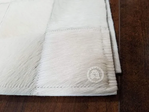 Vista 6 de Sunshine Cowhides Alfombra de piel de vaca Patchwork Blanco Natural - Calidad Premium (4x6')