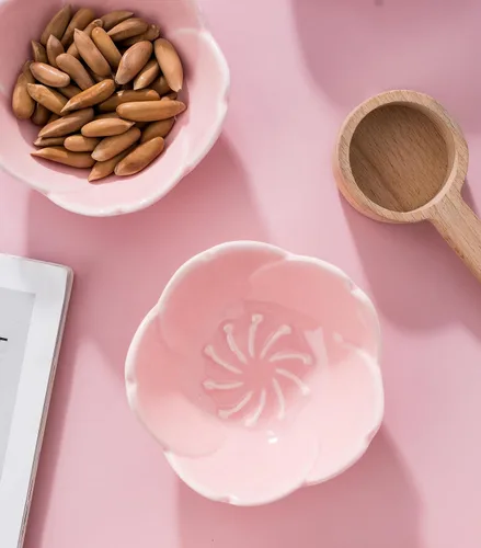 Vista 3 de Jusalpha Juego de 5 piezas de plato de salsa de cerámica con diseño de flores de cerezo rosa, plato de condimentos, tazón para sushi con salsa